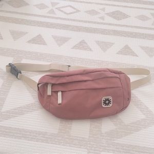 Elegant Pink Crossbody Bag with Sleek Design